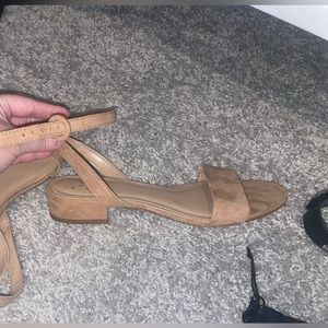 Small heel dress shoe